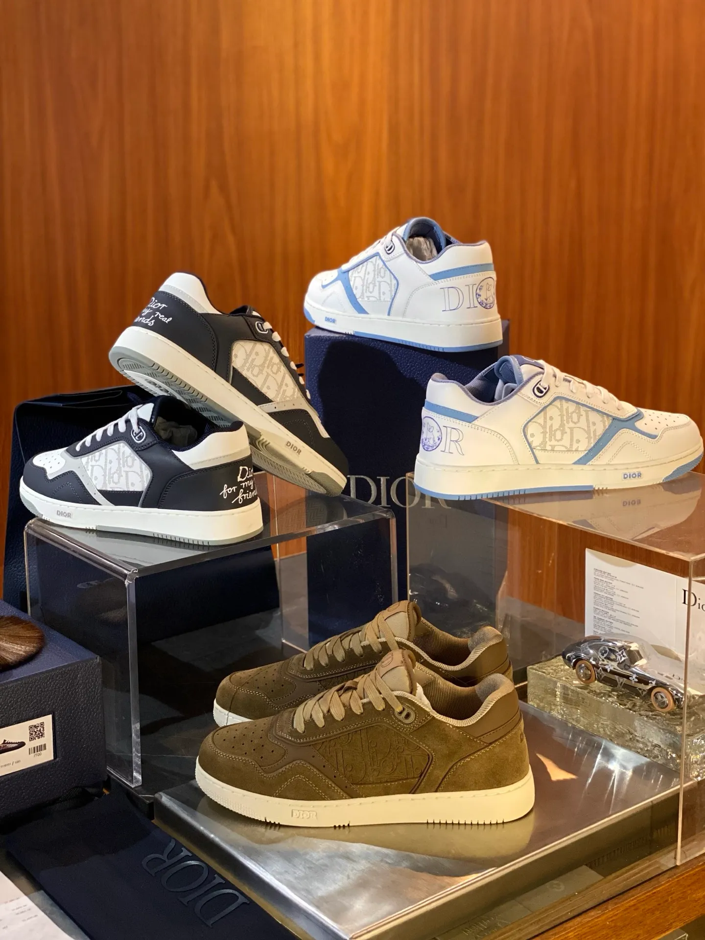 💰780 Dior | New B27 styles for men and women ♞size; women 35~40 men 38~47 DIOR AND HYLTON NEL B27 Uptown The best and most eye-catching Dior is B27, the combination is invincible. Versatile for daily use, no choice of combinations. B27 feels comfortable on the feet ~ If you like this kind of elegant and simple color matching, you must buy it